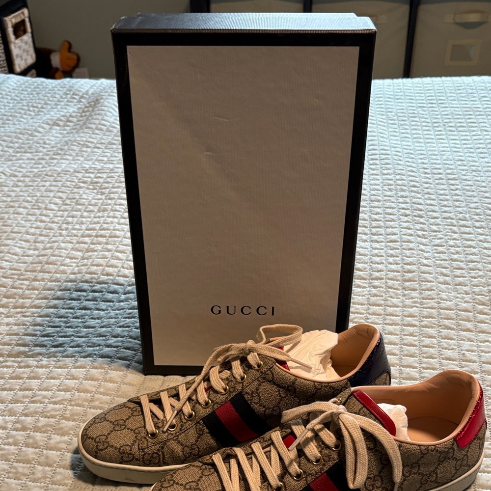 100% Auth Gucci Women’s Beige and Red Patterned Sneakers 91/2 and EU sz 39 1/2
